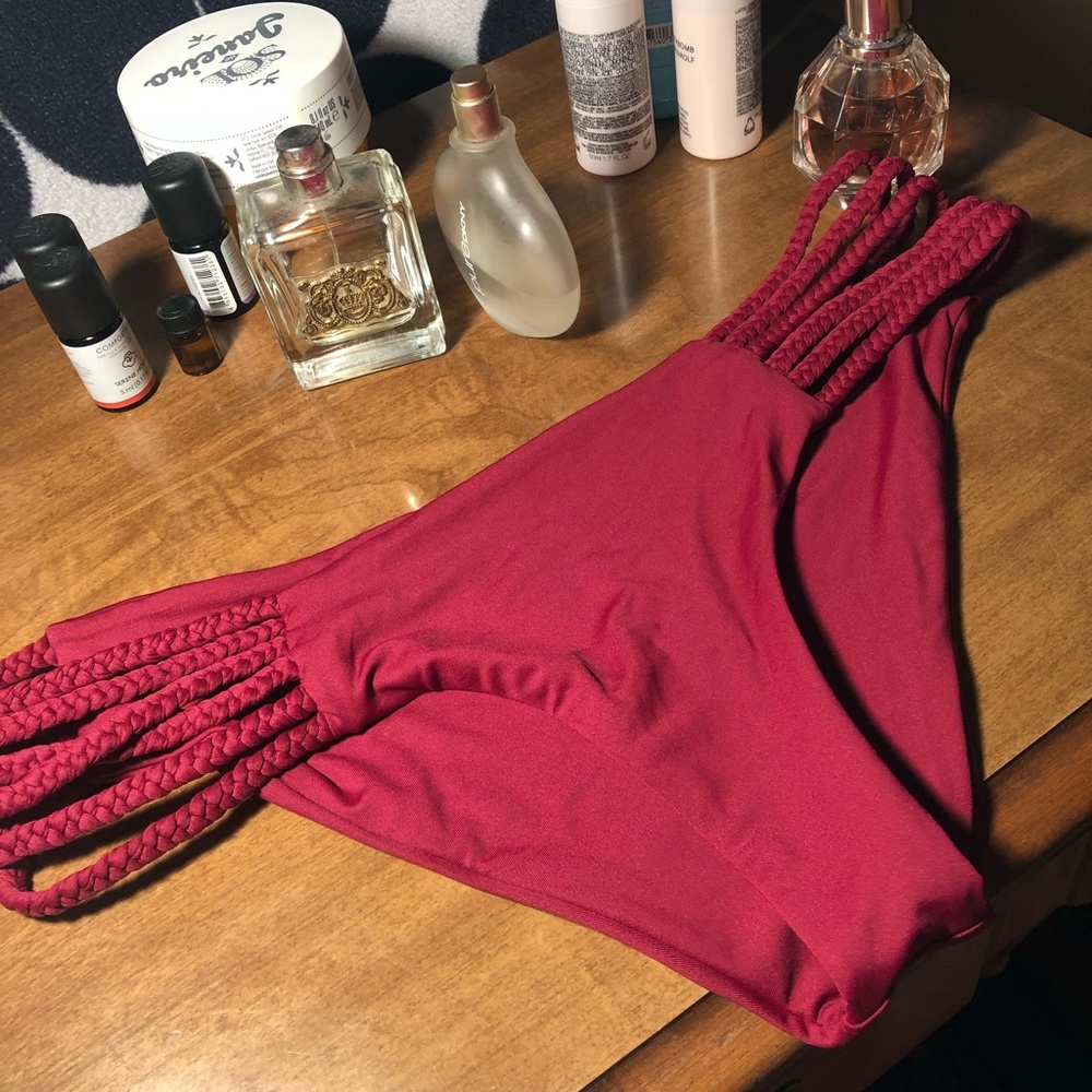 Frankie’s Bikinis large maroon bottoms